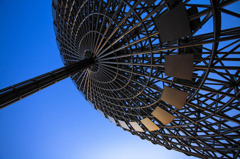 无人,横图,室外,特写,白天,仰视,旅游,度假,标志建筑,地标,建筑,金属制品,雕塑,上海,中国,亚洲,阴影,艺术,装饰,时间,光线,金属,雕刻,雕像,影子,计时,娱乐,建设,浦东,架子,蓝色,蓝天,天空,阳光,工艺品,天,享受,休闲,旅游胜地,放松,晴朗,纪念,支撑,美术,固定,申,准确,主题,精准,陈列,浦东新区,世纪大道,世纪广场,日晷,东亚,上海市,万里无云,中华人民共和国,沪,华东地区,功能,美学,日规,晴空,晴空万里,彩图,低角度拍摄,上海世纪广场,东方之光