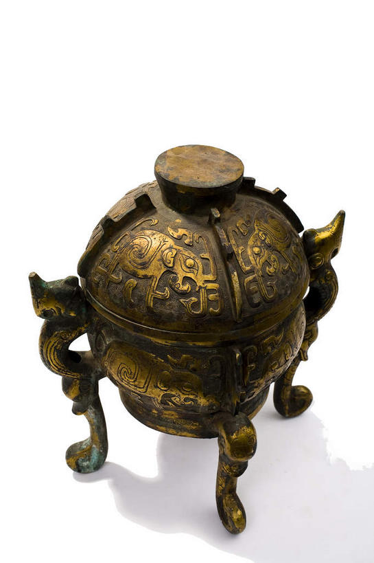 无人,竖图,俯视,室内,特写,白天,白色背景,静物,金属制品,金属,一个,摄影,影棚,单个,摄影棚,青铜,青铜器,彩图,高角度拍摄,影棚拍摄,拍摄,青铜制品,簋,礼器,伯簋