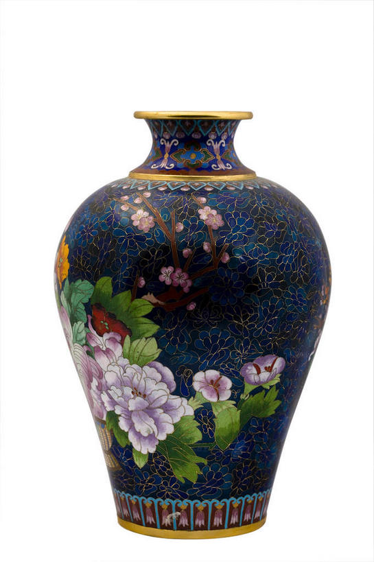 无人,竖图,室内,特写,白天,白色背景,正面,静物,花瓶,珐琅,装饰,纹路,纹理,陶瓷,陶瓷制品,一个,瓶子,摄影,影棚,单个,华丽,修饰,点缀,摄影棚,肌理,衬托,美观,雅致,雅观,搪瓷,景泰蓝,彩图,影棚拍摄,拍摄