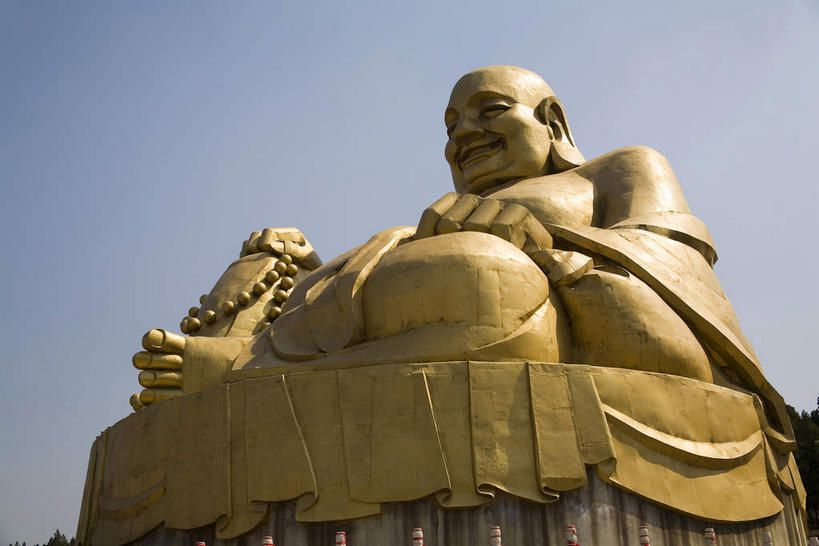 东方人,一个人,无人,坐,盘腿,横图,室外,白天,仰视,旅游,度假,名胜古迹,标志建筑,地标,建筑,雕塑,中国,亚洲,仅一个男性,仅一个人,阴影,服装,遗迹,艺术,装饰,光线,雕刻,雕像,影子,黄种人,光脚,古迹,文物,娱乐,建设,古建筑,山东,一个,衣服,蓝色,蓝天,天空,阳光,工艺品,天,仅一个老年男性,享受,休闲,赤脚,旅游胜地,放松,服饰,晴朗,单个,纪念,美术,衣着,穿着,主题,陈列,佛祖,古文明,东亚,佛陀,山东省,济南,万里无云,中华人民共和国,华东地区,省会,功能,美学,鲁,济南市,衣饰,圣人,佛教创始者,乔达摩.悉达多,如来佛祖,释迦佛,释迦牟尼,我佛如来,老年男性,男人,男性,亚洲人,晴空,晴空万里,盘腿而坐,盘膝,盘着腿的,盘着腿坐,双腿交叉,坐着,彩图,低角度拍摄,全身,舜耕山,千佛山,历山