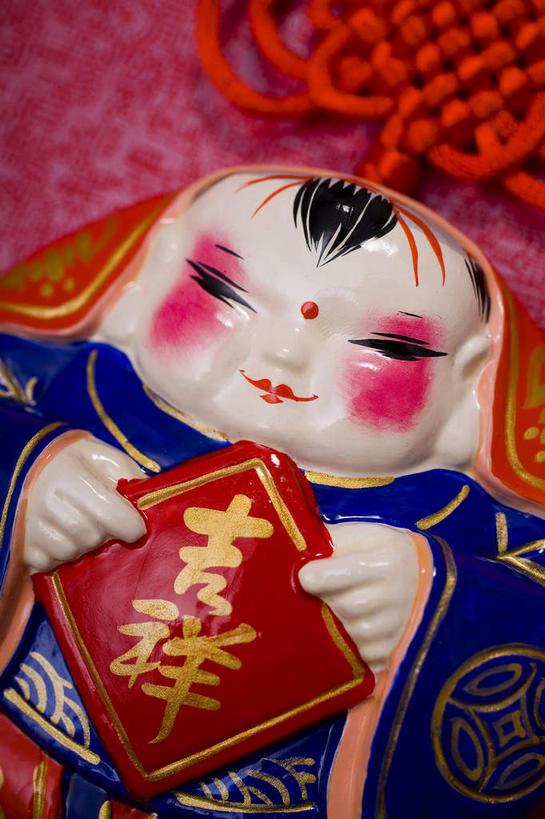 无人,竖图,俯视,室内,特写,白天,静物,艺术,装饰,手工艺品,文化,装饰品,一个,红色,装饰物,工艺品,中国结,单个,华丽,修饰,点缀,高雅,饰物,自信心,品位,衬托,美观,雅致,雅观,彩图,高角度拍摄