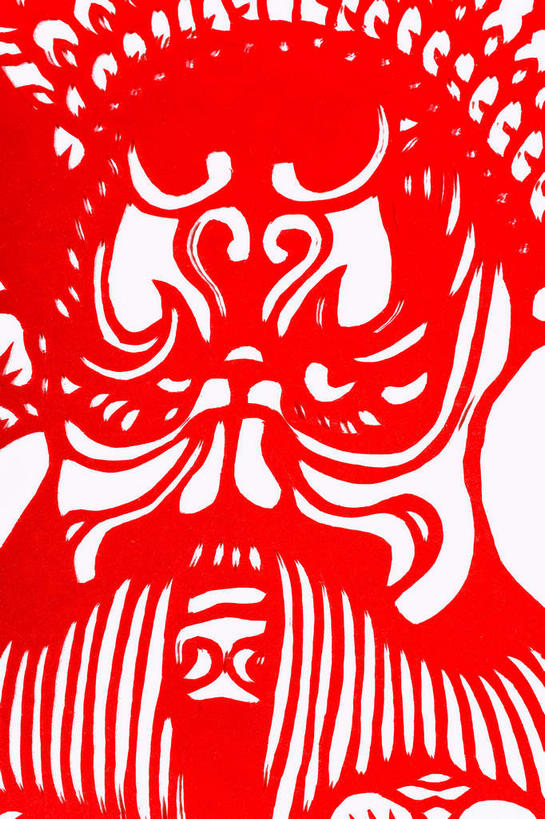 东方人,一个人,无人,竖图,室内,特写,白天,正面,静物,亚洲,仅一个男性,仅一个人,仅一个中年男性,艺术,纹路,面具,纹理,纸艺,手工艺品,注视,黄种人,文化,红色,脸谱,纸制品,工艺品,剪纸,观察,看,观看,察看,高雅,关注,中国文化,京剧,戏曲,国粹,肌理,皮黄,自信心,品位,剪画,刻纸,男人,男性,中年男性,亚洲人,半身,彩图,国剧,京戏,平剧,中国戏曲,京剧脸谱,传统文化