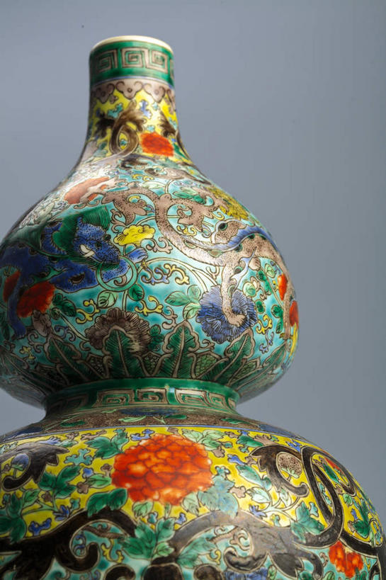 无人,竖图,室内,特写,白天,正面,静物,花瓶,灰色背景,纹路,纹理,陶瓷,陶瓷制品,古典,文化,文物,一个,瓶子,工艺品,摄影,影棚,单个,古董,古物,摄影棚,古玩,肌理,彩图,影棚拍摄,拍摄,葫芦瓶