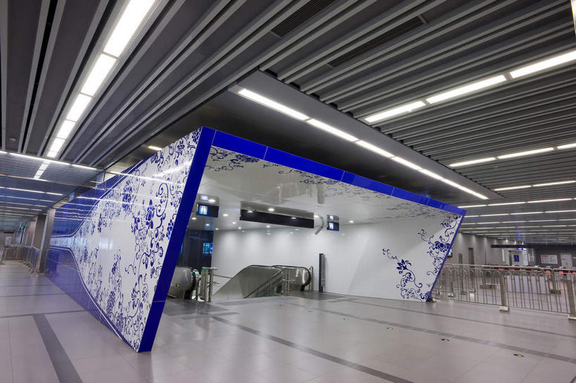 无人,横图,室内,白天,仰视,度假,安全,美景,城市风光,城市,车站,照明,北京,中国,亚洲,许多,阴影,光线,影子,景观,地铁站,灯光,防护,站台,首都,很多,娱乐,顶灯,月台,安全门,灯,排列,灯具,享受,休闲,景色,放松,保护,照亮,照明设备,保险,东亚,中华人民共和国,北京市,京,北平,华北地区,保全,周全,安稳,安定,摆列,平安,彩图,低角度拍摄,地铁屏蔽门,屏蔽门,布列,分列