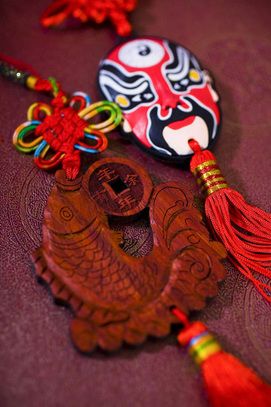 无人,竖图,俯视,室内,特写,白天,静物,艺术,木制,面具,手工艺品,文化,一个,脸谱,木制品,工艺品,中国结,单个,高雅,中国文化,饰物,京剧,戏曲,国粹,皮黄,自信心,品位,彩图,高角度拍摄,国剧,京戏,平剧,中国戏曲,京剧脸谱,传统文化