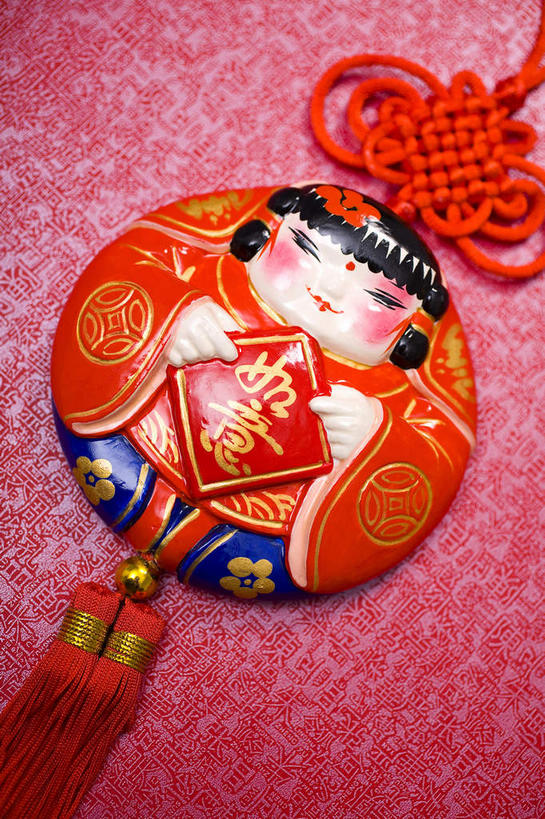 无人,竖图,俯视,室内,特写,白天,静物,艺术,装饰,手工艺品,文化,装饰品,一个,红色,装饰物,工艺品,中国结,单个,华丽,修饰,点缀,高雅,饰物,自信心,品位,衬托,美观,雅致,雅观,彩图,高角度拍摄