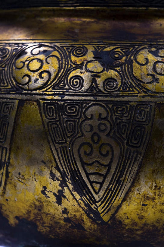 无人,竖图,室内,特写,白天,正面,野生动物,静物,金属制品,雕塑,一条,艺术,装饰,纹路,金属,蟒蛇,爬行动物,蛇,雕刻,雕像,纹理,古典,文化,文物,一个,动物,工艺品,单个,古董,纪念,美术,古物,冷血动物,主题,凶猛,脊椎动物,长虫,陈列,古玩,肌理,青铜,功能,美学,青铜器,网蟒,网纹蟒,残暴,凶残,彩图,冷血,青铜制品,簋,礼器,伯簋