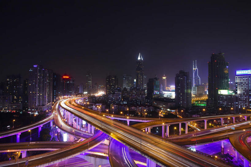 无人,高楼大厦,栏杆,横图,俯视,航拍,彩色,室外,夜晚,长时间曝光,度假,美景,城市风光,城市,大桥,大厦,道路,建筑,路,路灯,摩天大楼,霓虹灯,桥梁,夜景,公路,上海,中国,亚洲,阴影,光线,影子,景观,高架,建筑群,围栏,桥,灯光,七彩,交通,娱乐,光源,建设,护栏,霓虹,灯,黄色,紫色,享受,休闲,景色,放松,申,照明设备,鸟瞰,曝光,高架桥,黄浦区,明天广场,东亚,上海市,高架道路,跨线桥,中华人民共和国,沪,华东地区,氖灯,马路,彩图,高角度拍摄,大楼,高层建筑,高楼,摩天楼,黄陂北路