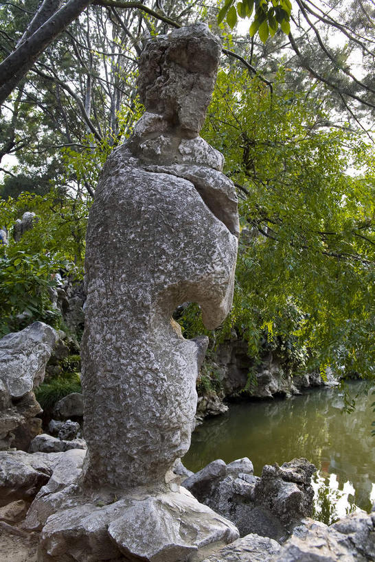 无人,竖图,室外,白天,正面,旅游,度假,河流,石头,美景,山,水,植物,中国,亚洲,阴影,艺术,光线,石子,影子,手工艺品,河水,景观,山峰,水流,枝条,山峦,文化,娱乐,江苏,苏州,树,树木,树枝,绿色,倒影,阳光,自然,工艺品,享受,休闲,假山,景色,放松,生长,成长,倒映,高雅,自然风光,东亚,江苏省,苏州市,中华人民共和国,华东地区,苏,自信心,品位,反照,虬枝,枝杈,阊门,姑苏区,留园,石块,岩石,彩图,小山,姑苏,吴门