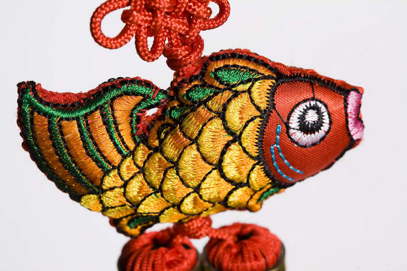 无人,横图,室内,特写,白天,侧面,鲤鱼,静物,灰色背景,艺术,鱼,手工艺品,文化,水产,鱼类,一个,红色,工艺品,中国结,金色,摄影,影棚,单个,吉祥,高雅,摄影棚,水生动物,饰物,水生物,自信心,品位,年年有余,美梦成真,事业有成,鲤子,鲤拐子,彩图,全身,影棚拍摄,拍摄,淡水生物,河鲜