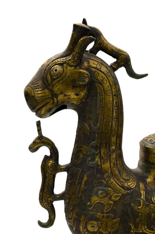 无人,竖图,室内,特写,白天,白色背景,侧面,静物,杯子,金属制品,金属,一个,酒杯,摄影,影棚,单个,摄影棚,樽,青铜,青铜器,半身,彩图,影棚拍摄,拍摄,青铜制品,牛尊,牺尊