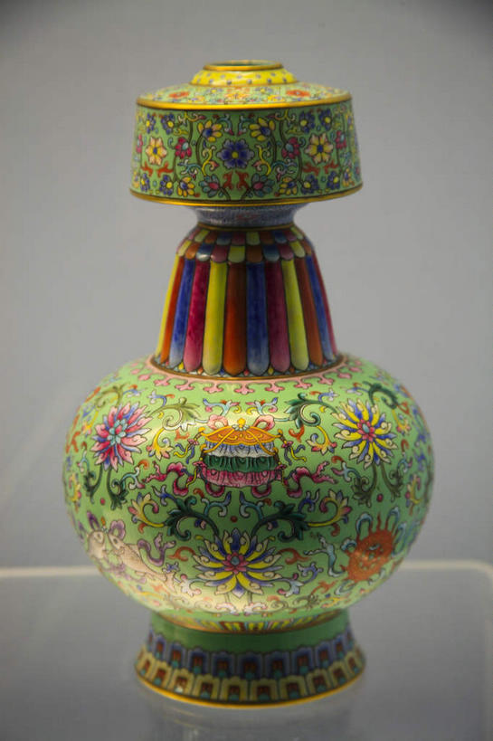 无人,商店,竖图,俯视,室内,特写,白天,静物,灰色背景,纹路,罐子,纹理,陶瓷,陶瓷制品,一个,瓶子,柜台,展示,摄影,影棚,单个,出售,摄影棚,肌理,展示柜,彩图,高角度拍摄,影棚拍摄,拍摄