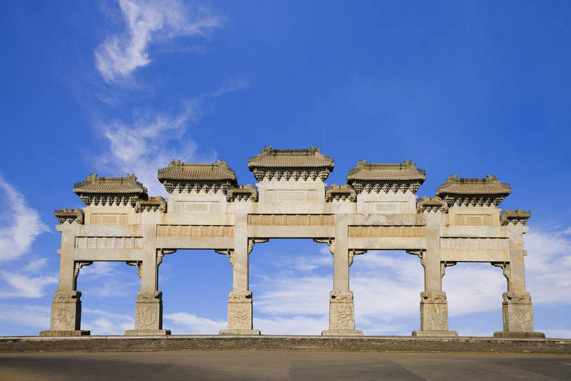 无人,横图,室外,白天,正面,旅游,度假,名胜古迹,标志建筑,道路,地标,建筑,路,中国,亚洲,遗迹,瓦片,屋檐,云,云朵,牌坊,牌楼,小路,交通,云彩,古迹,文化,文物,娱乐,建设,古建筑,檐,蓝色,白云,蓝天,天空,天,享受,休闲,旅游胜地,放松,晴朗,纪念,祭祀,表彰,荣誉,古文明,东亚,中华人民共和国,华北地区,荣耀,河北,河北省,冀,唐山,唐山市,晴空,彩图,传统文化,东陵,清东陵,遵化,遵化市