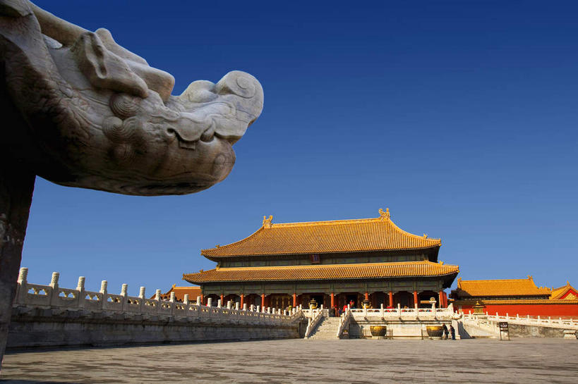 无人,故宫,宫殿,栏杆,横图,室外,白天,正面,旅游,度假,名胜古迹,标志建筑,道路,地标,建筑,路,雕塑,北京,中国,亚洲,阴影,遗迹,艺术,装饰,光线,雕刻,雕像,瓦片,影子,柱子,屋顶,屋檐,围栏,小路,褐色,交通,首都,顶棚,古迹,文物,娱乐,建设,古建筑,护栏,檐,蓝色,蓝天,天空,阳光,工艺品,紫禁城,天,享受,休闲,旅游胜地,放松,晴朗,纪念,美术,宫廷,主题,陈列,古文明,东亚,万里无云,中华人民共和国,东城区,北京市,京,北平,华北地区,功能,美学,乾清宫,王宫,晴空,晴空万里,彩图,故宫博物院,皇宫,北京紫禁城,北京故宫