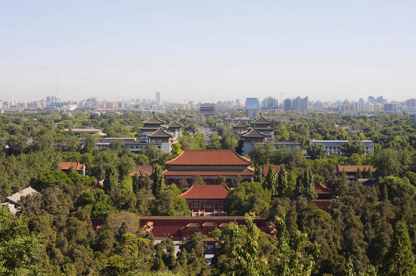 无人,宫殿,横图,俯视,室外,白天,旅游,度假,名胜古迹,植物,标志建筑,地标,建筑,北京,中国,亚洲,阴影,遗迹,光线,瓦片,影子,屋顶,屋檐,云,云朵,首都,云彩,顶棚,古迹,文物,娱乐,建设,古建筑,檐,树,树木,蓝色,绿色,白云,蓝天,天空,阳光,自然,天,享受,休闲,旅游胜地,放松,生长,晴朗,成长,宫廷,古文明,东亚,鼓楼,中华人民共和国,北京市,京,北平,华北地区,西城区,王宫,晴空,彩图,高角度拍摄,皇宫,北京鼓楼,地安门外大街