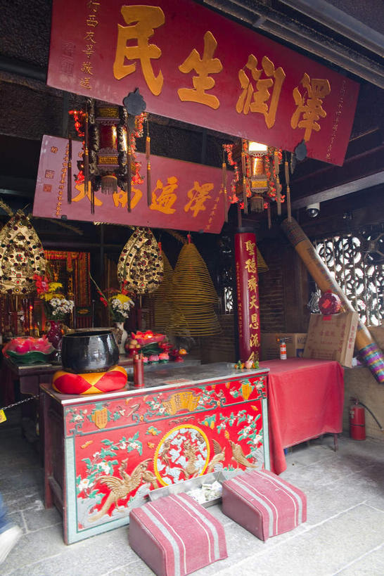 无人,寺庙,竖图,室内,白天,正面,旅游,度假,名胜古迹,标志建筑,地标,建筑,澳门,中国,亚洲,节日,遗迹,标志,文字,香炉,字符,古迹,文化,文物,娱乐,标识,建设,古建筑,庙宇,祈祷,享受,休闲,健康,汉字,旅游胜地,放松,许愿,宗教,佛教,信仰,纪念,祈求,祭奠,祭祀,中文,祭坛,古文明,东亚,妈祖阁,妈阁庙,港澳台,中华人民共和国,国文,华文,澳门特别行政区,澳,释教,敬拜,平安,彩图,庙,寺