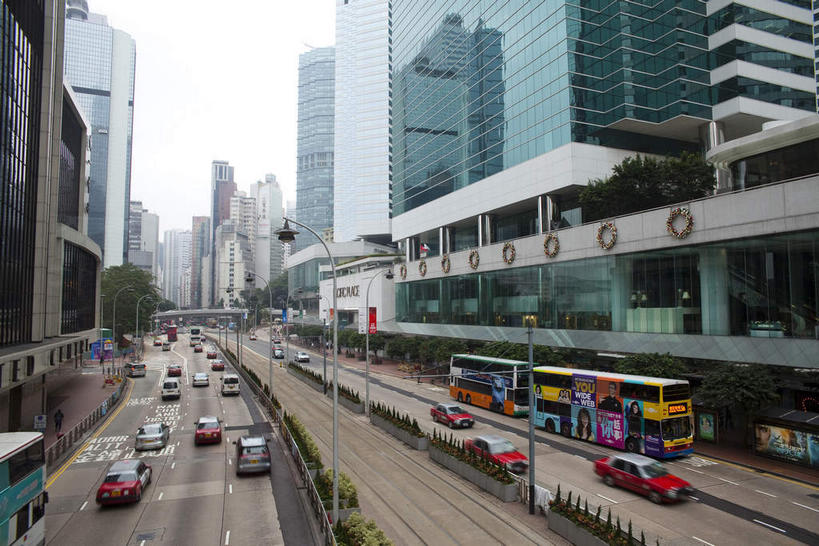 无人,高楼大厦,横图,室外,白天,正面,度假,美景,植物,城市风光,标志建筑,城市,大厦,道路,地标,建筑,路,摩天大楼,公路,公共汽车,出租车,汽车,香港,中国,亚洲,景观,建筑群,分界线,巴士,停车线,公交车,交通,娱乐,建设,车,树,树木,绿色,天空,自然,交通工具,轿车,天,驾驶,行驶,享受,休闲,景色,放松,生长,成长,车行道,车行道分界线,操纵,港,控制,载具,的士,标线,计程车,驾车,东亚,操控,车行线,香港岛,香港特别行政区,港澳台,中华人民共和国,把持,港岛,中西区,马路,彩图,大楼,高层建筑,高楼,摩天楼,太古广场,金钟