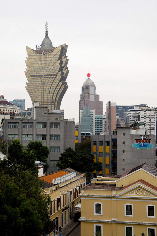无人,宾馆,家,高楼大厦,竖图,室外,白天,正面,度假,美景,植物,城市风光,标志建筑,城市,大厦,地标,建筑,酒店,摩天大楼,澳门,中国,亚洲,房屋,屋子,景观,公寓,娱乐,建设,洋房,楼房,住宅,树,树木,绿色,天空,自然,天,享受,休闲,景色,放松,生长,成长,酒家,旅社,东亚,港澳台,中华人民共和国,澳门特别行政区,澳,澳门半岛,彩图,房子,大楼,高层建筑,高楼,客店,客栈,旅店,旅馆,摩天楼,葡京娱乐场,苏亚利斯博士大马路,商旅