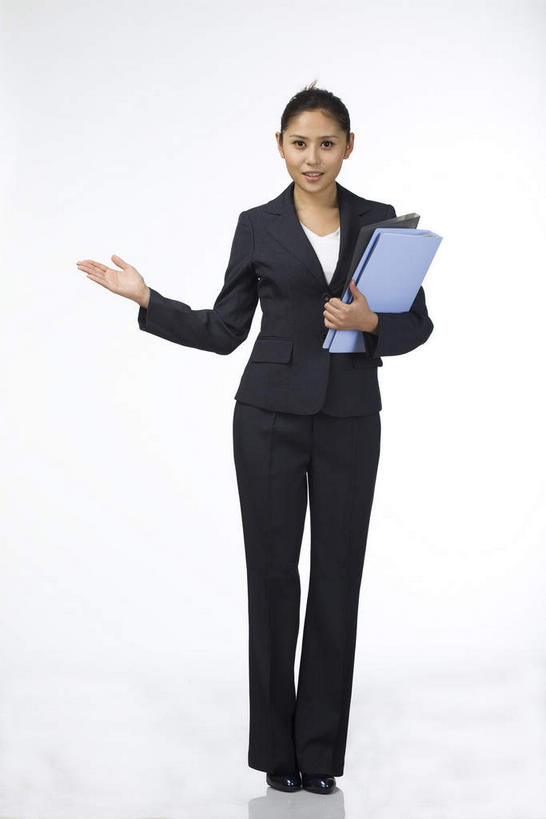 东方人,一个人,商务人士,商务女性,站,竖图,室内,白天,白色背景,正面,西装,亚洲,仅一个年轻女性,仅一个女性,仅一个人,握,套装,裤子,正装,记事本,注视,职业装,黄种人,黑色,本子,笔记本,观察,看,站着,展示,握着,摄影,影棚,观看,西裤,察看,关注,摄影棚,商务装,工薪阶层,活页本,便签本,活页夹,年轻女性,女人,女性,亚洲人,白领,上班族,站立,彩图,全身,影棚拍摄,拍摄,日记本,活页夹记事本