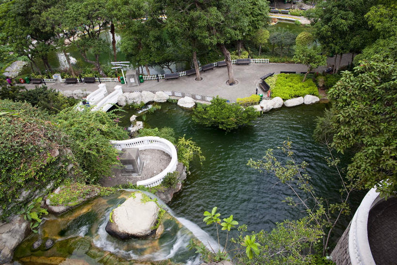 无人,横图,俯视,室外,白天,度假,草地,草坪,美景,植物,城市风光,城市,道路,路,香港,中国,亚洲,波纹,池塘,景观,水池,小路,交通,涟漪,娱乐,草,树,树木,绿色,倒影,水纹,自然,波浪,享受,休闲,景色,放松,生长,成长,港,倒映,东亚,香港岛,香港特别行政区,港澳台,中华人民共和国,水晕,反照,港岛,香港公园,红棉路,彩图,高角度拍摄