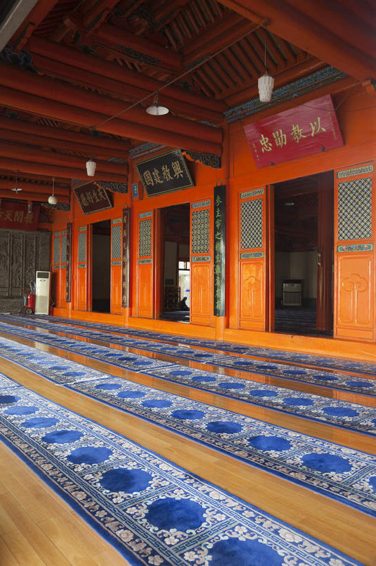 无人,竖图,室内,白天,正面,旅游,度假,绘画,名胜古迹,标志建筑,地标,建筑,雕塑,中国,亚洲,节日,遗迹,艺术,装饰,标志,雕刻,牌匾,文字,字符,墙,古迹,文化,文物,娱乐,标识,建设,古建筑,壁画,墙壁,墙面,工艺品,祈祷,享受,休闲,健康,汉字,旅游胜地,放松,许愿,宗教,信仰,纪念,华丽,修饰,祈求,美术,点缀,伊斯兰教,中文,主题,清真寺,陈列,古文明,东亚,青海,青海省,西宁,东关清真大寺,中华人民共和国,省会,功能,美学,衬托,美观,雅致,雅观,国文,华文,西北地区,西宁市,青,平安,画画,彩图,城东区,东关大街