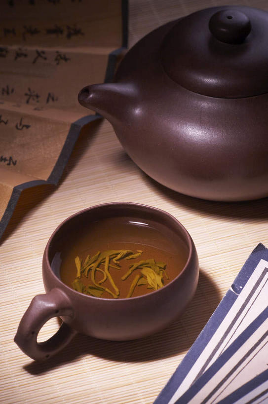 无人,竖图,俯视,室内,特写,白天,幸福,茶,杯子,书籍,一把,一排,阴影,艺术,整齐,反射,标志,壶,扇子,书法,文字,影子,折扇,纸扇,字符,陶瓷,茶叶,陶瓷制品,一杯,清凉,凉爽,文化,娱乐,标识,水壶,排列,两个,茶壶,容器,水杯,书本,三本,享受,休闲,温馨,汉字,放松,乐趣,摄影,紫砂壶,影棚,提神,舒适,古书,队列,中文,摄影棚,醒脑,毛笔字,撒扇,国文,华文,茶杯,书,图书,彩图,高角度拍摄,影棚拍摄,拍摄,中国书法,文献,传统文化,古籍,线装,线装书