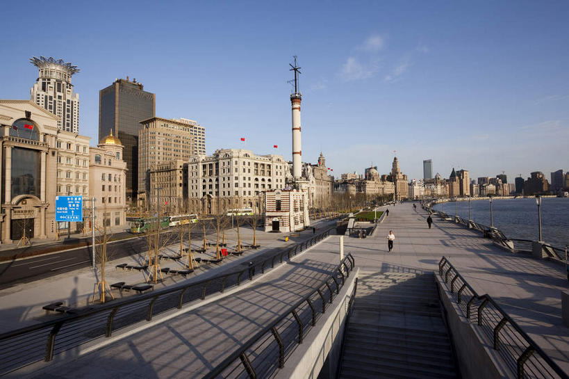 无人,高楼大厦,横图,全景,室外,白天,正面,度假,河流,美景,水,天际线,植物,城市风光,标志建筑,城市,大厦,道路,地标,建筑,路,摩天大楼,公路,汽车,上海,中国,亚洲,阴影,光线,影子,河水,景观,水流,云,云朵,建筑群,分界线,停车线,交通,云彩,娱乐,建设,黄浦江,车,树,树木,蓝色,绿色,白云,蓝天,天空,阳光,自然,交通工具,轿车,外滩,天,驾驶,行驶,享受,休闲,景色,放松,生长,晴朗,成长,车行道,车行道分界线,操纵,申,控制,载具,标线,驾车,黄浦区,外滩中心,东亚,操控,车行线,中山东一路,上海市,中华人民共和国,沪,华东地区,把持,晴空,马路,彩图,大楼,高层建筑,高楼,摩天楼,黄埔滩,上海外滩,外黄埔滩,上海外滩中心,威斯汀大饭店