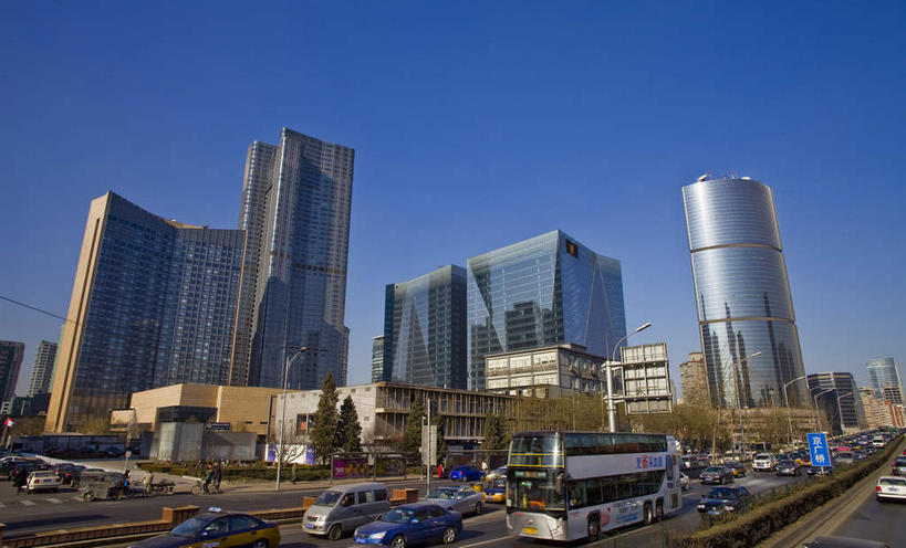 无人,家,高楼大厦,横图,全景,室外,白天,正面,度假,美景,天际线,植物,城市风光,标志建筑,城市,大厦,道路,地标,建筑,路,路灯,摩天大楼,公路,汽车,照明,北京,中国,亚洲,阴影,光线,影子,房屋,屋子,景观,公寓,建筑群,灯光,交通,首都,娱乐,建设,洋房,楼房,住宅,车,灯,树,树木,蓝色,绿色,蓝天,天空,阳光,自然,交通工具,轿车,天,驾驶,行驶,享受,休闲,景色,放松,生长,晴朗,成长,操纵,照亮,控制,照明设备,载具,驾车,京广中心,东亚,操控,万里无云,中华人民共和国,北京市,京,北平,华北地区,把持,晴空,晴空万里,马路,彩图,房子,大楼,高层建筑,高楼,摩天楼,北京CBD,北京商务中心区,中国北京大北窑