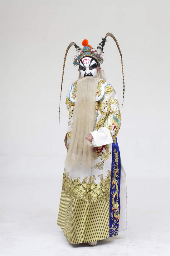 东方人,胡须,一个人,演员,电影明星,站,竖图,室内,白天,白色背景,正面,民族服装,化妆,美容,亚洲,仅一个男性,仅一个人,仅一个中年男性,表演,护肤,服装,神话,注视,黄种人,文化,扮演,衣服,白色,彩妆,观察,看,站着,保养,享受,休闲,放松,保健,摄影,龙王,服饰,影棚,观看,神仙,察看,演出,衣着,穿着,关注,中国文化,摄影棚,传说,表演服,演出服,京剧,养颜,戏曲,国粹,皮黄,衣饰,道具服,中国神话,男人,男性,中年男性,亚洲人,胡子,络腮胡,影视明星,站立,彩图,全身,影棚拍摄,传统服装,民俗服,拍摄,京剧服饰,国剧,京戏,平剧,中国戏曲,传统文化