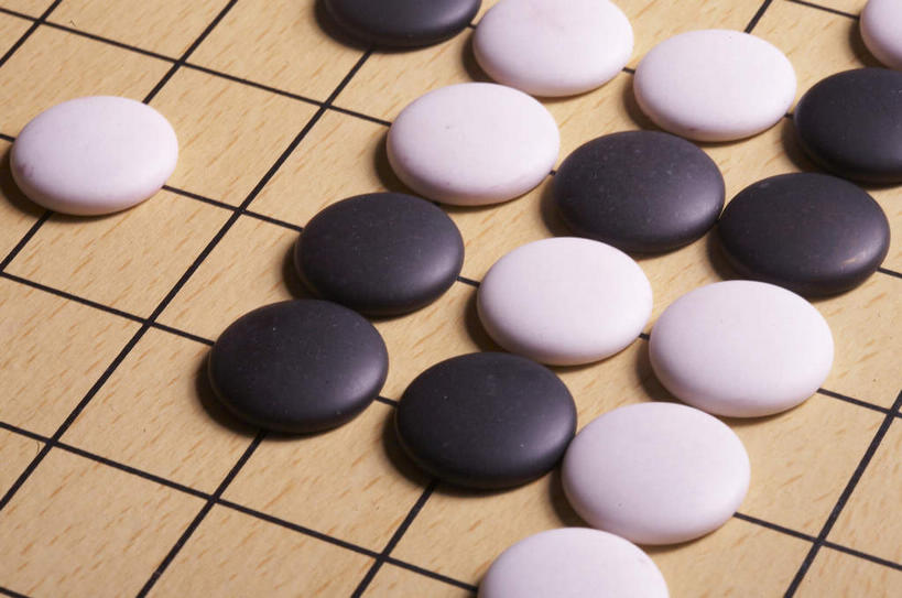 无人,横图,俯视,室内,白天,游戏,快乐,比赛,竞争,静物,一排,许多,整齐,并列,并排,木制,很多,玩,娱乐,排列,白色,黑色,木制品,休闲,棋子,棋盘,益智,活动,队列,发泄,消遣,智力,平行,围棋,宣泄,玩耍,嬉戏,彩图,高角度拍摄