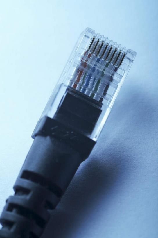 无人,竖图,俯视,室内,特写,白天,通讯,数据,静物,阴影,蓝色背景,电力,反射,传输,电缆,电线,线,影子,电能,线路,一个,摄影,影棚,单个,电,电源,网线,摄影棚,水晶头,能量,线缆,计算机电缆,彩图,高角度拍摄,影棚拍摄,拍摄