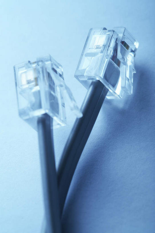 无人,竖图,俯视,室内,特写,白天,通讯,数据,静物,阴影,蓝色背景,电力,反射,传输,电缆,电线,线,影子,电能,线路,两个,摄影,影棚,电,电源,网线,摄影棚,水晶头,能量,线缆,计算机电缆,彩图,高角度拍摄,影棚拍摄,拍摄