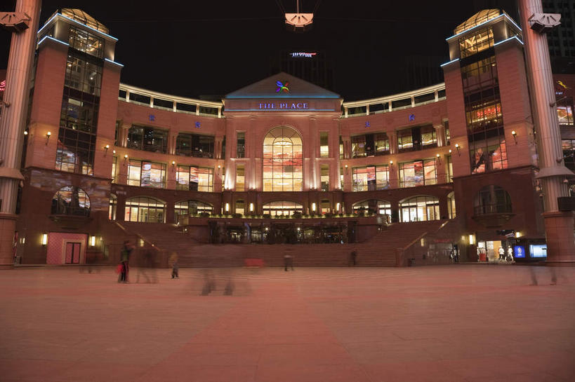 无人,高楼大厦,横图,室外,夜晚,仰视,度假,美景,城市风光,标志建筑,城市,大厦,地标,建筑,路灯,摩天大楼,夜景,照明,北京,中国,亚洲,阴影,光线,影子,景观,灯光,首都,娱乐,建设,灯,享受,休闲,景色,放松,照亮,照明设备,东亚,中华人民共和国,北京市,京,北平,华北地区,朝阳区,彩图,低角度拍摄,大楼,高层建筑,高楼,摩天楼,北京CBD,北京商务中心区,世贸天阶,中国北京大北窑