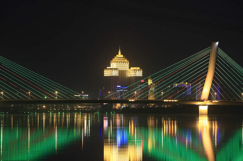 无人,家,横图,室外,夜晚,正面,旅游,度假,河流,水,标志建筑,大桥,地标,建筑,桥梁,夜景,中国,亚洲,阴影,波纹,光线,影子,房屋,屋子,河水,水流,斜拉桥,桥,灯光,涟漪,娱乐,建设,楼房,住宅,水纹,天空,波浪,天,享受,休闲,旅游胜地,放松,东亚,辽宁,辽宁省,沈阳,中华人民共和国,省会,水晕,沈阳市,辽,东北地区,斜张桥,彩图,房子,东北,中国东北地区,东北三省,东三省,富民桥,浑河