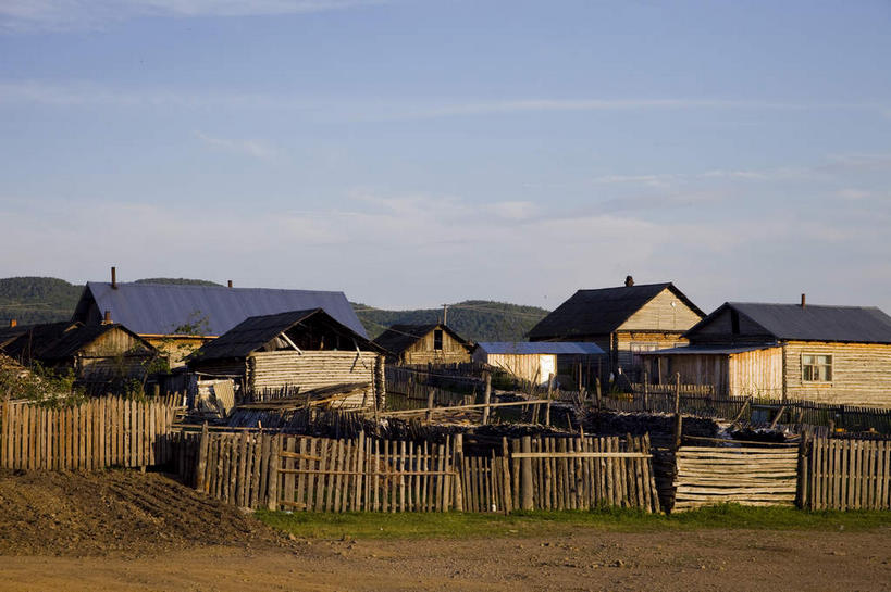 无人,家,栏杆,横图,室外,白天,正面,旅游,度假,草地,草坪,美景,山,山脉,植物,中国,亚洲,阴影,光线,影子,栅栏,房屋,屋子,景观,篱笆,山峰,云,云朵,公寓,围栏,山峦,云彩,娱乐,洋房,护栏,楼房,住宅,草,蓝色,绿色,白云,蓝天,天空,阳光,自然,群山,天,享受,休闲,景色,放松,蒙,晴朗,自然风光,东亚,内蒙古,中华人民共和国,华北地区,内蒙古自治区,呼伦贝尔,呼伦贝尔市,晴空,彩图,房子,额尔古纳,额尔古纳市