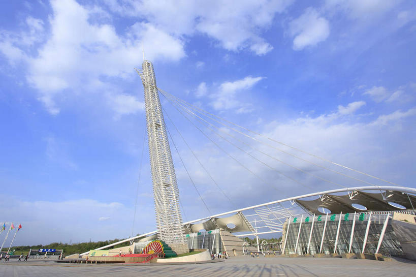 无人,横图,室外,白天,正面,旅游,度假,树林,植物,标志建筑,地标,建筑,旗帜,中国,亚洲,阴影,光线,旗杆,影子,云,云朵,塔,云彩,娱乐,旗子,建设,树,树木,蓝色,绿色,白云,蓝天,天空,阳光,自然,绳子,天,享受,休闲,旅游胜地,放松,生长,晴朗,成长,捆绑,绳索,东亚,辽宁,辽宁省,沈阳,中华人民共和国,省会,绑缚,旗号,沈阳市,辽,东北地区,晴空,彩图,棋盘山风景区,沈阳棋盘山国际风景旅游开发区,沈阳世博园,东北,棋盘山,中国东北地区,东北三省,东三省