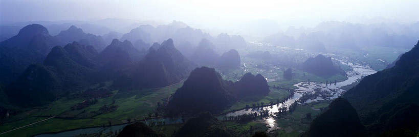无人,横图,俯视,航拍,室外,白天,旅游,度假,河流,美景,森林,山,山脉,树林,水,植物,雾,中国,亚洲,朦胧,模糊,河水,景观,山峰,水流,山峦,娱乐,树,树木,蓝色,绿色,蓝天,天空,自然,群山,天,享受,休闲,景色,放松,生长,成长,广西,迷雾,鸟瞰,自然风光,东亚,珠江,广西壮族自治区,中华人民共和国,桂,华南地区,大雾,彩图,高角度拍摄,珠江河,归春河