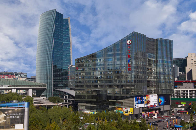 无人,家,高楼大厦,横图,室外,白天,仰视,度假,美景,树林,植物,窗户,落地窗,城市风光,城市,大厦,建筑,摩天大楼,北京,中国,亚洲,一排,许多,阴影,整齐,并列,并排,光线,影子,房屋,屋子,景观,云,云朵,首都,很多,云彩,娱乐,建设,楼房,玻璃窗,住宅,树,树木,排列,蓝色,绿色,白云,蓝天,天空,阳光,自然,天,享受,休闲,景色,放松,生长,晴朗,成长,队列,平行,玻璃幕墙,东亚,海淀区,中关村,中华人民共和国,北京市,京,北平,华北地区,晴空,彩图,低角度拍摄,房子,大楼,高层建筑,高楼,摩天楼,国家自主创新示范区,中关村科技园,中关村E世界,中关村西区