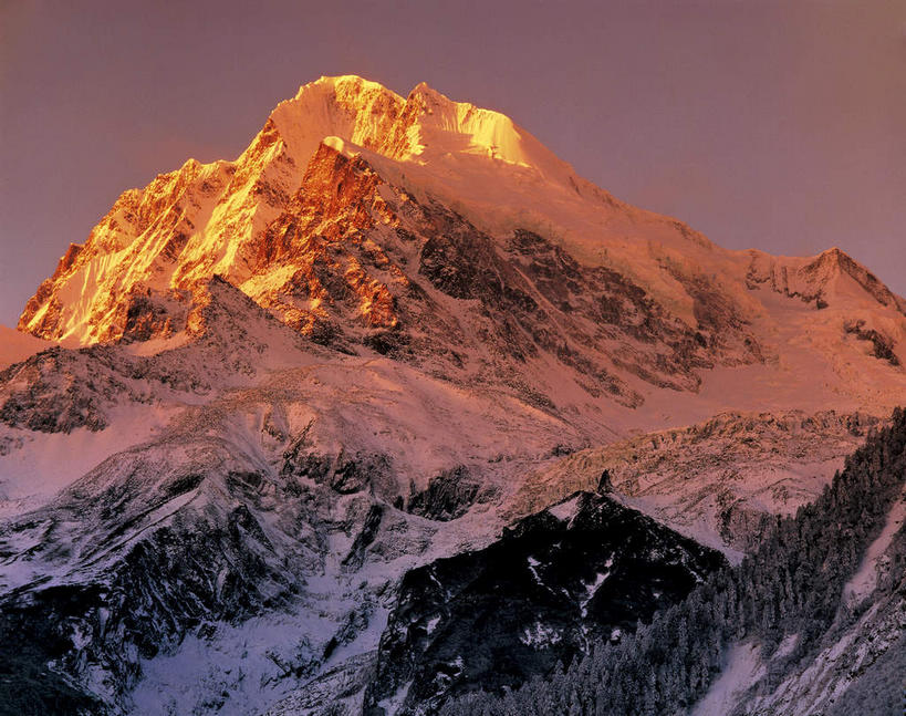 无人,横图,室外,白天,仰视,旅游,度假,石头,美景,日落,山,山脉,峡谷,雪,雪山,植物,大雪,中国,亚洲,纹路,石子,纹理,冰,积雪,景观,山峰,晚霞,霞光,雪景,冬季,冬天,落日,山谷,山峦,娱乐,树,树木,绿色,自然,黄昏,群山,享受,休闲,景色,彩霞,放松,寒冷,四川省,生长,成长,连绵,冰冷,绵延,岩层,自然风光,山岭,东亚,四川,甘孜藏族自治州,肌理,中华人民共和国,西南地区,严寒,川,甘孜,甘孜州,泸定县,冰凉,酷寒,凛冽,凛凛,极冷,联贯,夕照,薄暮,石块,岩石,夕阳,彩图,低角度拍摄,傍晚,泸定,斜阳,海螺沟,海螺沟冰川