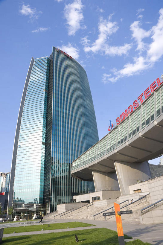 无人,高楼大厦,商店,竖图,室外,白天,仰视,购物,度假,消费,美景,窗户,落地窗,城市风光,超市,城市,大厦,建筑,摩天大楼,商场,北京,中国,亚洲,一排,许多,阴影,整齐,光线,标志,文字,影子,柱子,字符,景观,云,云朵,首都,很多,云彩,娱乐,标识,建设,玻璃窗,排列,红色,蓝色,白云,蓝天,天空,阳光,天,享受,休闲,汉字,景色,放松,金融,百货,晴朗,队列,中文,选购,玻璃幕墙,贸易,百货公司,东亚,海淀区,中关村,中华人民共和国,北京市,京,北平,华北地区,血拼,国文,华文,晴空,彩图,低角度拍摄,大楼,高层建筑,高楼,购物商场,购物中心,摩天楼,商业中心,中关村大街,中关村广场购物中心