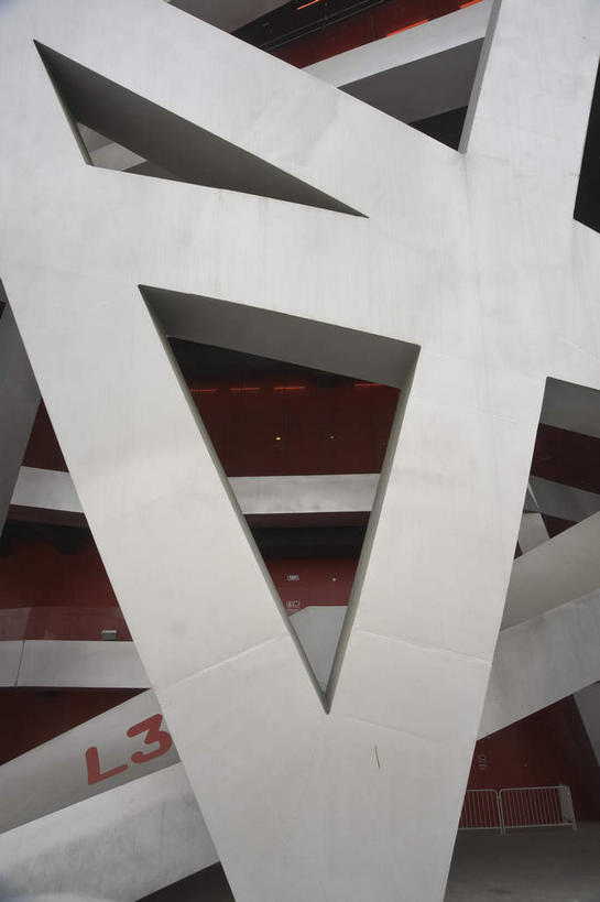 无人,体育馆,公园,运动场,竖图,室外,白天,正面,锻炼,旅游,度假,快乐,比赛,运动,竞争,标志建筑,地标,建筑,北京,中国,亚洲,鸟巢,柱子,墙,首都,娱乐,建设,体育场,墙壁,墙面,红色,享受,休闲,旅游胜地,奥林匹克,奥运,放松,体育运动,东亚,国家体育场,中华人民共和国,北京市,京,北平,华北地区,朝阳区,运动馆,体育,彩图,健身,北京奥林匹克公园,奥运会,奥林匹克运动,北京奥运会,2008年北京奥运会,北京国家体育场,北京奥林匹克体育场