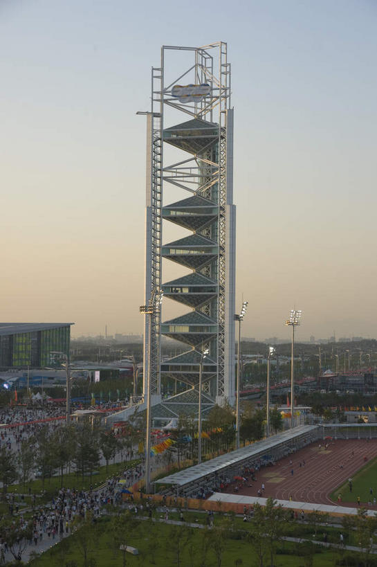 无人,体育馆,公园,运动场,竖图,俯视,室外,白天,锻炼,度假,快乐,比赛,运动,竞争,草地,草坪,美景,日落,植物,城市风光,城市,路灯,照明,北京,中国,亚洲,许多,景观,晚霞,霞光,落日,灯光,首都,很多,娱乐,体育场,灯,草,树,树木,绿色,自然,黄昏,享受,休闲,景色,彩霞,奥林匹克,奥运,放松,生长,成长,照亮,信号,无线电,体育运动,照明设备,信号塔,东亚,中华人民共和国,北京市,京,北平,华北地区,朝阳区,运动馆,无线电技术,夕照,薄暮,体育,夕阳,彩图,高角度拍摄,健身,傍晚,北京奥林匹克公园,奥运会,奥林匹克运动,北京奥运会,斜阳,2008年北京奥运会,北京奥运会玲珑塔,玲珑塔,奥林匹克多功能演播塔,基站,信号基站