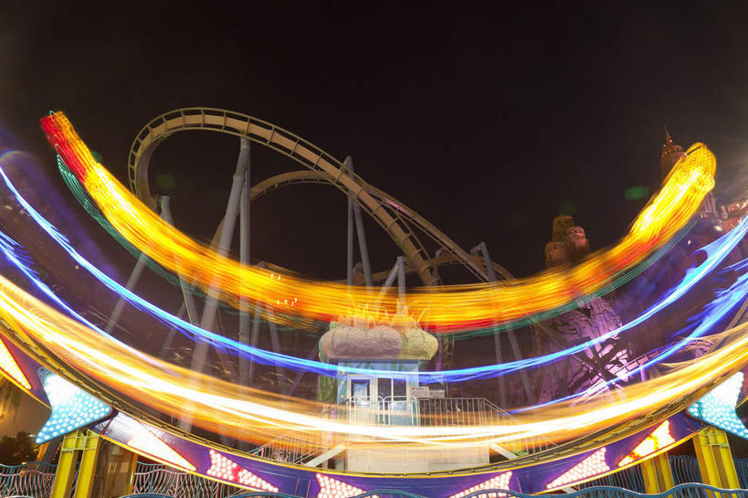 无人,游乐园,横图,彩色,室外,夜晚,长时间曝光,仰视,度假,游戏,美景,城市风光,城市,霓虹灯,夜景,游乐场,北京,中国,亚洲,阴影,曲折,弯曲,光线,影子,景观,灯光,七彩,首都,玩,娱乐,光源,霓虹,过山车,灯,天空,天,享受,休闲,景色,放松,游乐设施,云霄飞车,蜿蜒,活动,照明设备,发泄,消遣,智力,曝光,欢乐谷,东亚,中华人民共和国,北京市,京,北平,华北地区,朝阳区,氖灯,宣泄,乐园,主题公园,滑落,游艺设施,爬升,倒转,玩耍,嬉戏,彩图,低角度拍摄,人造公园,主题乐园,北京欢乐谷