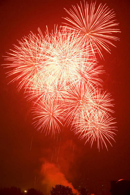 无人,公园,竖图,室外,夜晚,仰视,烟火,北京,中国,亚洲,首都,辉煌,红色,天空,焰火,天,灿烂,璀璨,礼花,光辉,东亚,中华人民共和国,北京市,京,北平,华北地区,朝阳区,花炮,礼花炮,绚烂,朝阳公园,光耀,烟花,彩图,低角度拍摄