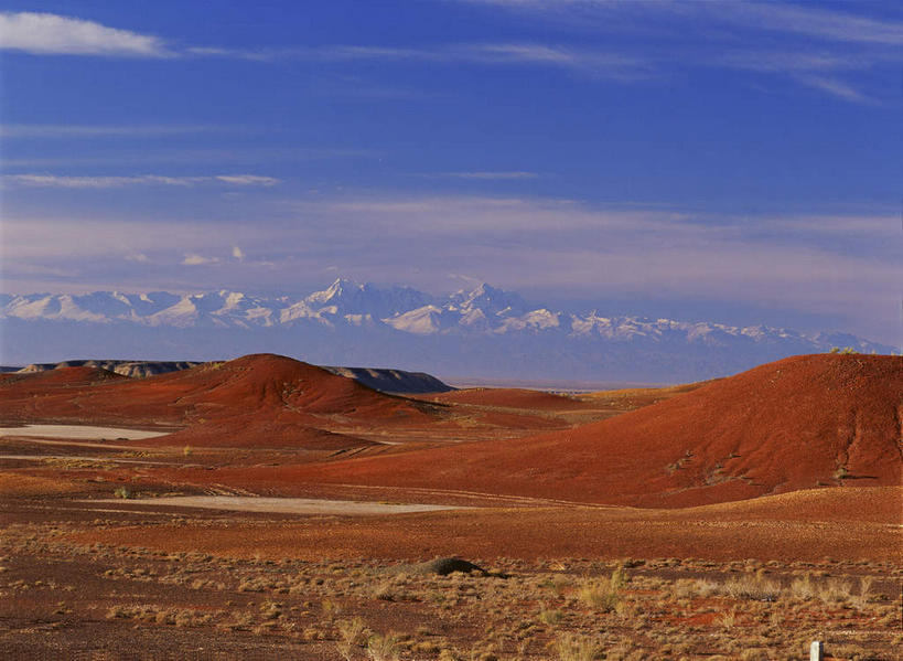 无人,横图,室外,白天,正面,旅游,度假,美景,山,山脉,植物,中国,亚洲,阴影,枯萎,光线,影子,景观,山峰,云,云朵,枯草,山峦,云彩,娱乐,草,黄色,蓝色,白云,蓝天,天空,阳光,自然,群山,天,享受,休闲,景色,放松,晴朗,自然风光,东亚,新疆,中华人民共和国,新疆维吾尔自治区,西北地区,昌吉,昌吉回族自治州,晴空,彩图,昌吉州,新,吉木萨尔县,火烧山