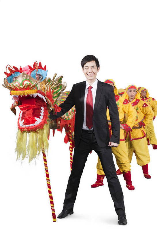 东方人,商务人士,商务男性,站,笑,微笑,露齿笑,竖图,室内,白天,白色背景,正面,衬衫,亚洲,表演,握,套装,辟邪,领带,许多人,拿,拿着,注视,黄种人,文化,舞龙,观察,看,祈祷,祈福,站着,一群人,健康,握着,许愿,摄影,影棚,观看,张开双腿,祈求,察看,象征,庄重,关注,摄影棚,商务装,身份,工薪阶层,正式,地位,驱邪,祛邪,避邪,展开双腿,平安,男人,男性,年轻男性,亚洲人,白领,上班族,站立,彩图,全身,影棚拍摄,衬衣,拍摄,舞蹈,伸展双腿,玩龙灯