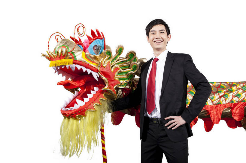 东方人,一个人,商务人士,商务男性,站,笑,微笑,露齿笑,横图,室内,白天,白色背景,正面,衬衫,亚洲,仅一个男性,仅一个人,表演,握,套装,辟邪,领带,拿,拿着,注视,黄种人,文化,手叉腰,仅一个年轻男性,舞龙,叉腰,观察,看,祈祷,祈福,站着,健康,握着,许愿,摄影,影棚,观看,祈求,察看,象征,庄重,关注,摄影棚,商务装,身份,工薪阶层,正式,地位,驱邪,祛邪,避邪,单手叉腰,平安,杆子,男人,男性,年轻男性,亚洲人,白领,上班族,站立,半身,彩图,影棚拍摄,衬衣,拍摄,舞蹈,玩龙灯