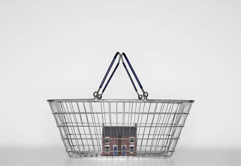 无人,横图,室内,特写,白天,白色背景,正面,桌面,桌子,静物,金属制品,阴影,反射,金属,木制,篮子,影子,购物篮,一个,木制品,摄影,影棚,单个,便利,存放,载具,快捷,方便,寄存,寄放,暂存,购物提篮,购物筐,彩图,影棚拍摄,拍摄