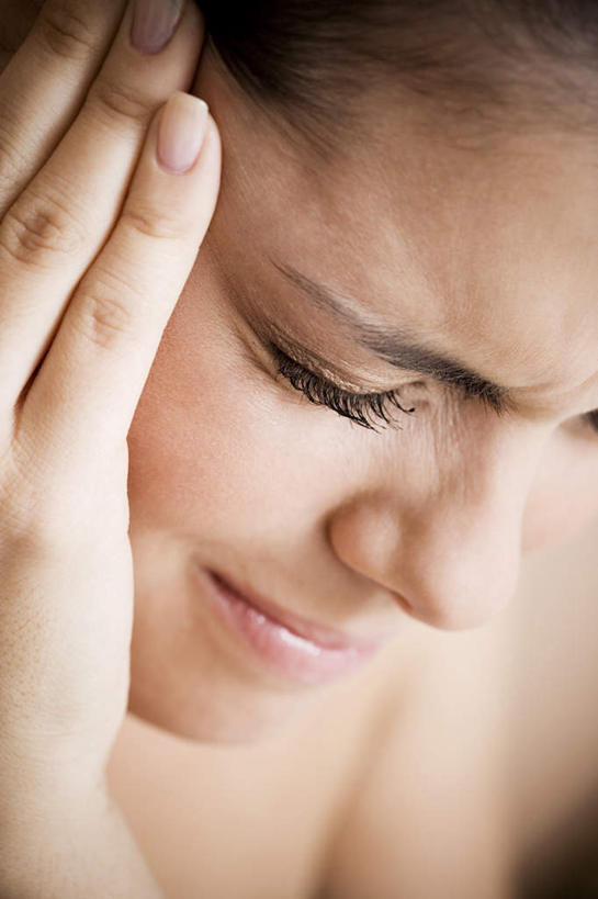 西方人,脸,头,脸颊,手,一个人,闭眼,摸,竖图,室内,特写,白天,正面,欧洲,欧洲人,仅一个年轻女性,仅一个女性,仅一个人,抚摸,阴影,朦胧,模糊,反射,影子,肩膀,手部,摄影,影棚,单手,痛,疼,年轻女性,女人,女性,白种人,头部,脸部,脸蛋,面部,闭眼睛,闭着眼,闭着眼睛,触摸,接触,半身,彩图,影棚拍摄,拍摄