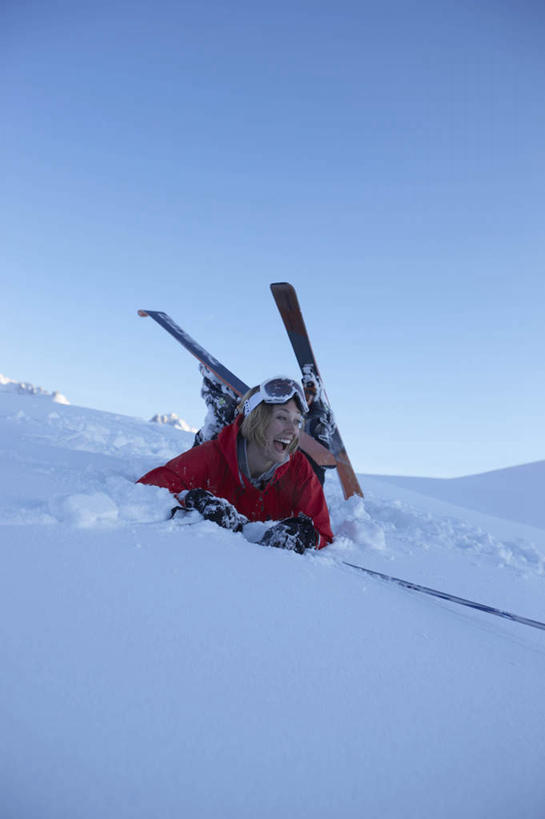 西方人,一个人,竖图,室外,白天,正面,雪,大雪,欧洲,欧洲人,仅一个年轻女性,仅一个女性,仅一个人,服装,积雪,雪景,冬季,冬天,注视,运动器械,衣服,蓝色,蓝天,天空,天,观察,看,张嘴,温暖,健身器械,寒冷,服饰,晴朗,观看,翘,保暖,滑雪板,察看,御寒,关注,健身器材,滑雪服,张大嘴巴,滑雪装备,万里无云,严寒,竞技服,旅游服,冬装,年轻女性,女人,女性,白种人,晴空,晴空万里,张开嘴,半身,彩图,运动器材